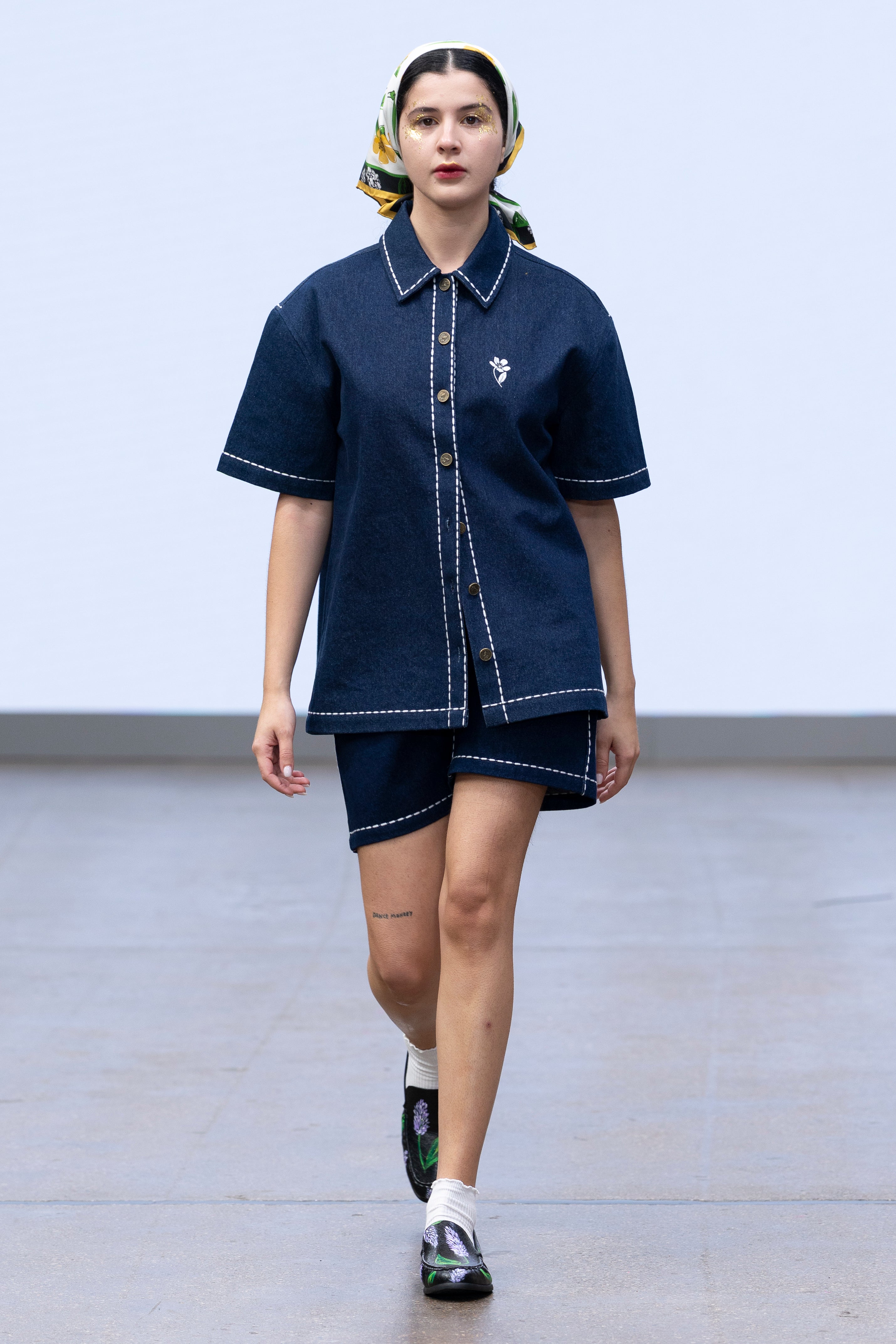 YAYA DENIM SHORTS – High-Waist Contrast Stitch Sustainable Denim
