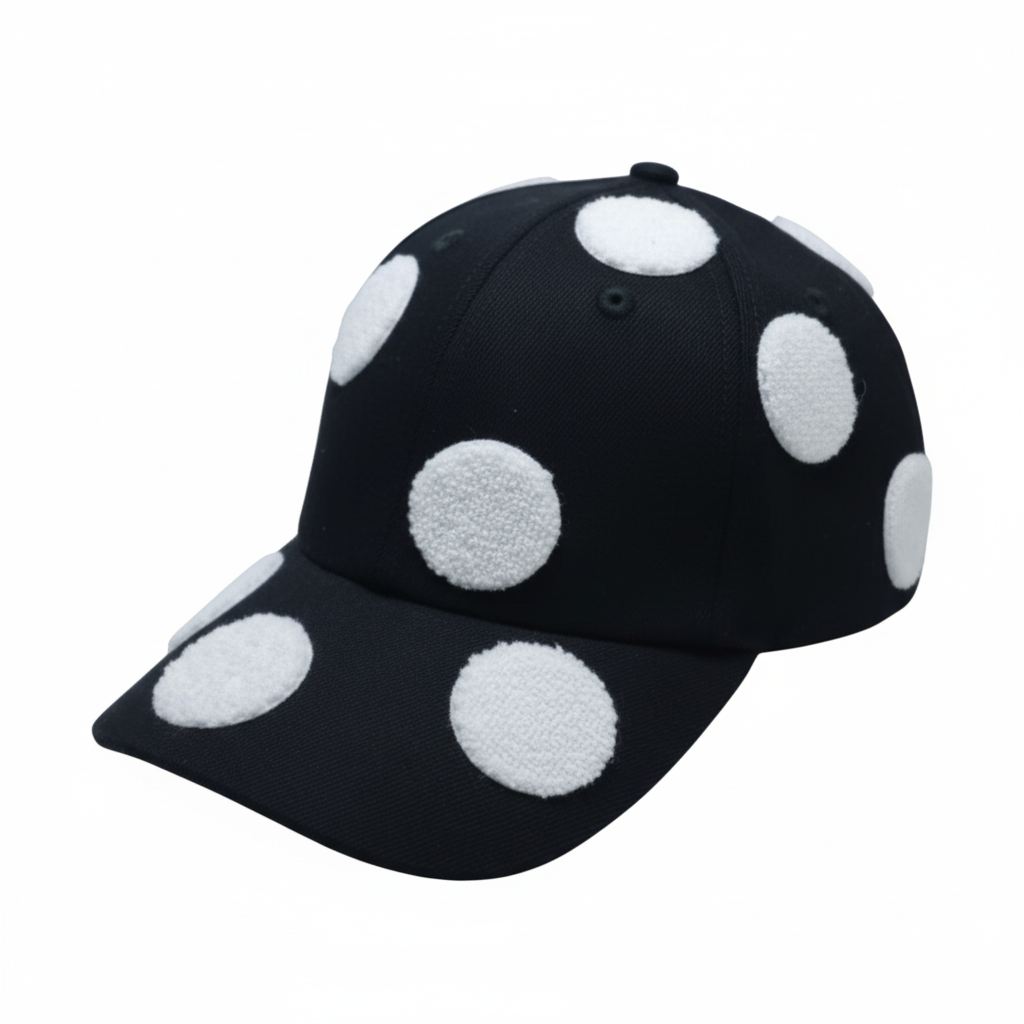 Caps med polka dots clean